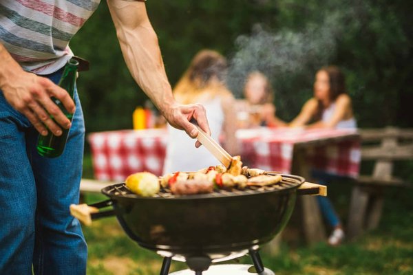 Comment organiser une soirée barbecue avec des grillades de légumes savoureuses?